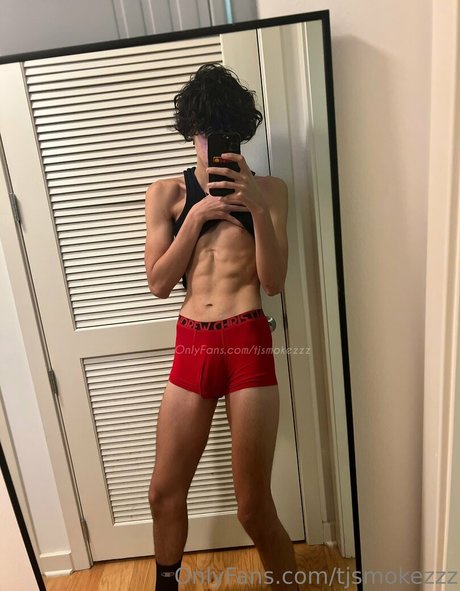 tjsmokezzz model naked pictures