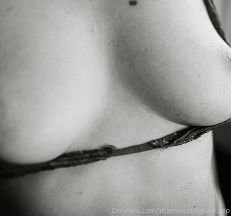 huge fake tits onlyfans sexy gallery