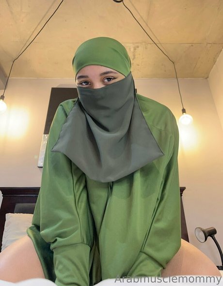 Arabmusclemommy high quality pornstar pic
