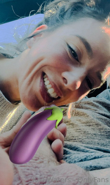 kikiwaters hot pornstar pic