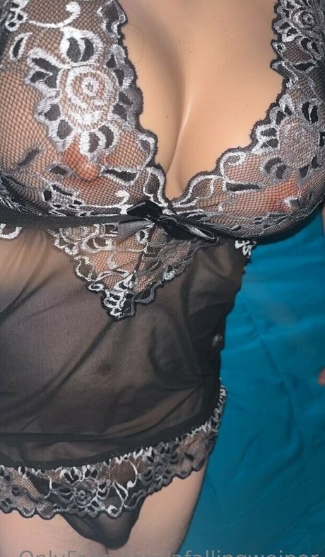 afallingweiner nudes actress pic