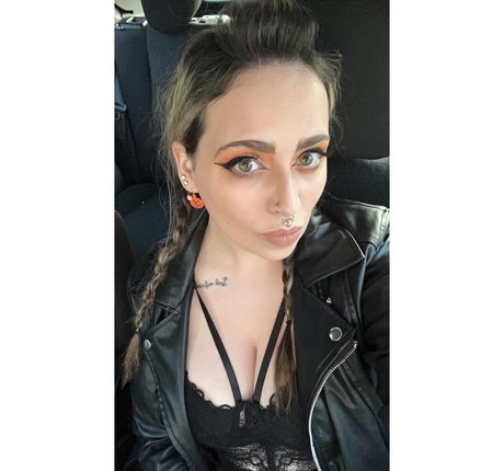 DaniLou model nude images