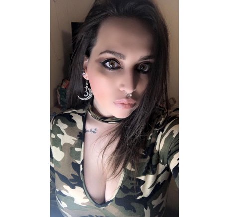 DaniLou naked model pictures