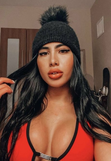 emxuncut high quality actress picture