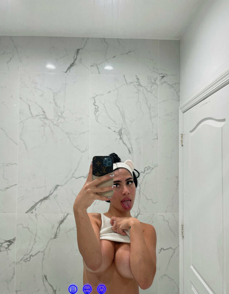 emxuncut Quick model image