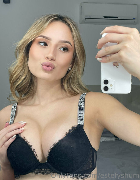 estefyshum model hd image