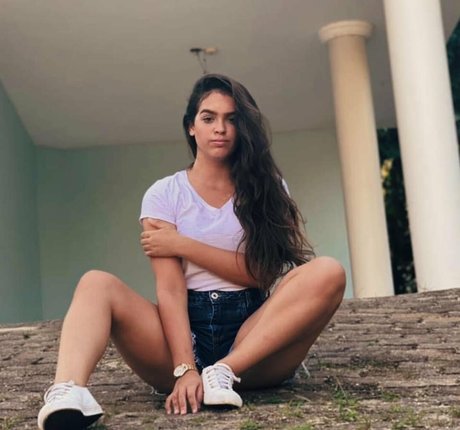 Izabelly Linhares pornographic star pics