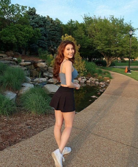 Sasha Emiri porn model photo