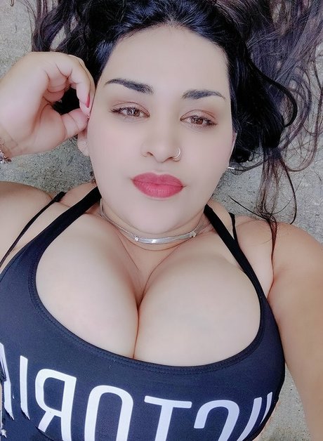 Jennifer Busty Latina nude star picture