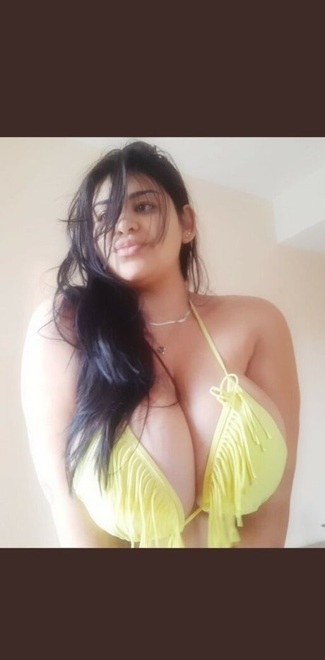 Jennifer Busty Latina beautiful model images