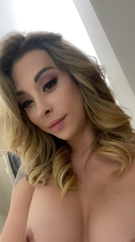 CaseyKissesXoXo pornstar hd pic