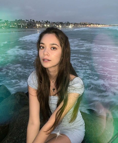 Melodi Flack hd actress photo