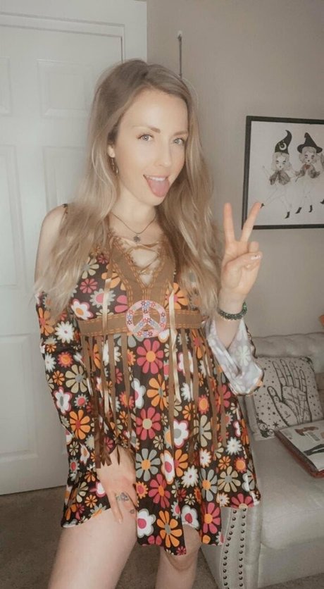 karlakush420 beautiful model picture