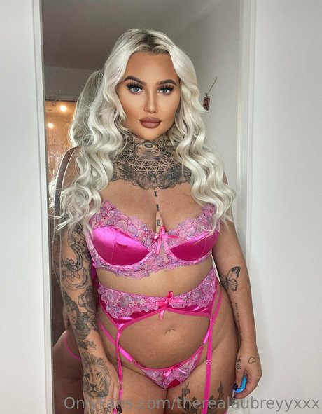 inkedblondieeee perfect actress pic