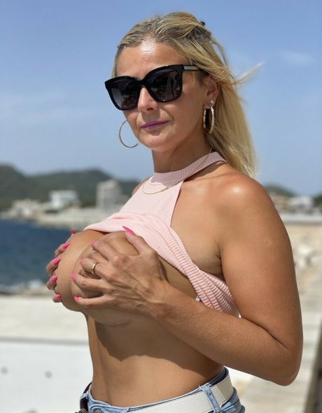 Lady Dina star archive