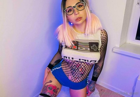 lola pixel model beautiful pic