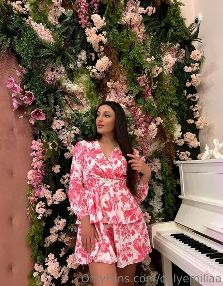 onlyemiliaa pornstar perfect photos