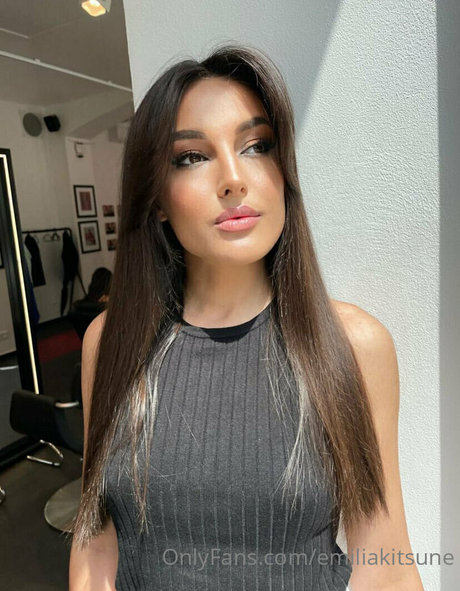 onlyemiliaa model free image