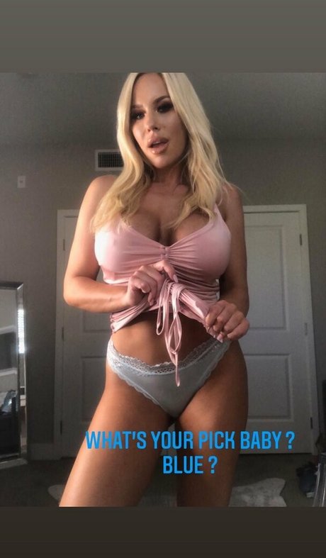 blonde yoga onlyfans hd img