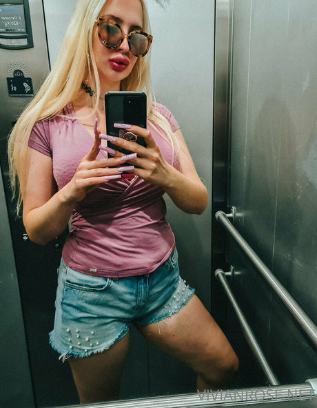 vivianrosefree nudes model photo