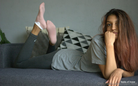 hope feet model hot photo