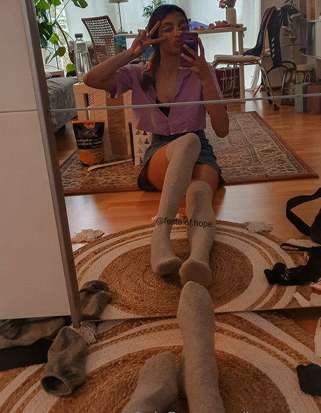 hope feet star photos