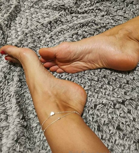 dmndfeet sexy actress image