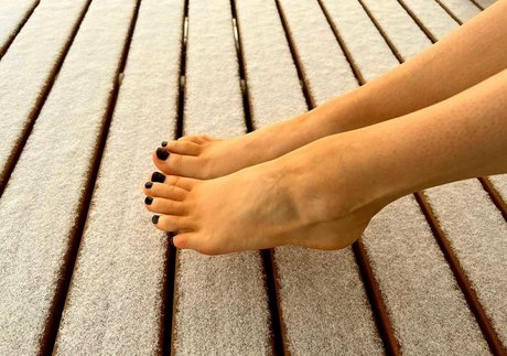 officialfeetforfun exclusive star pic