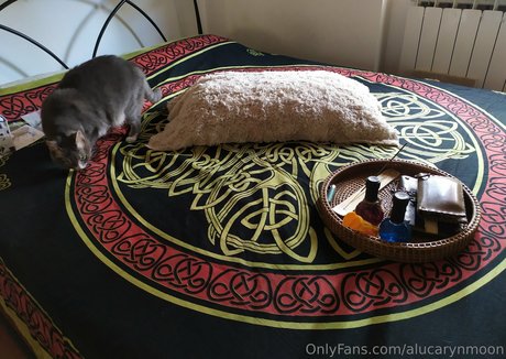 alucarynmoon hot star images