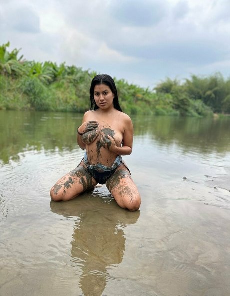 Anahikathlen hot actress pics