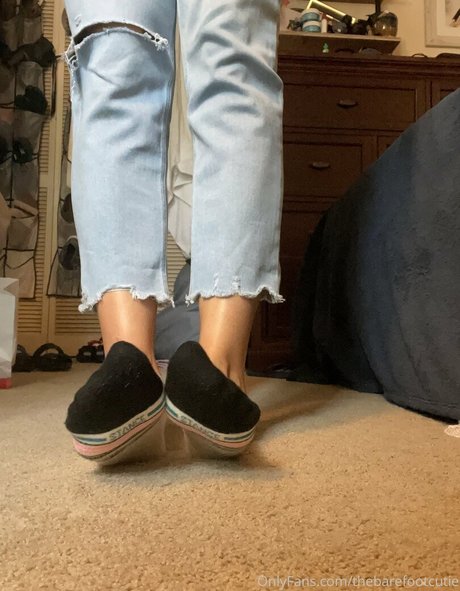 thebarefootcutie hot actress pic