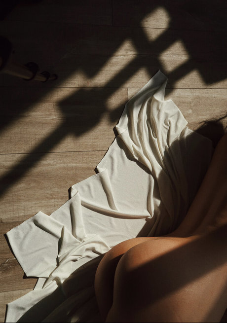 Polinarss naked model pics