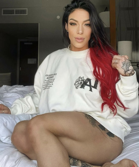 Kayla Rossi naked star img