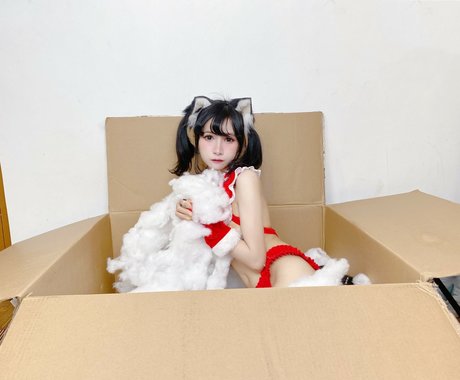 Joyce Poring xxx model images