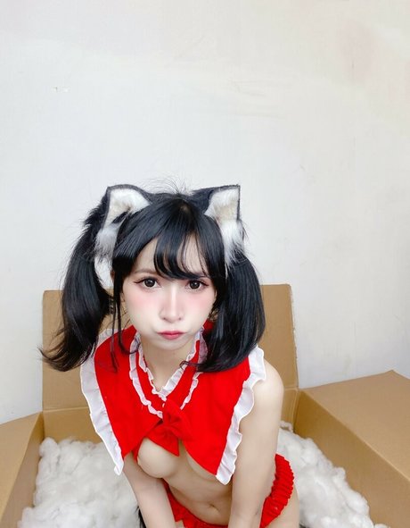 Joyce Poring exclusive model pics