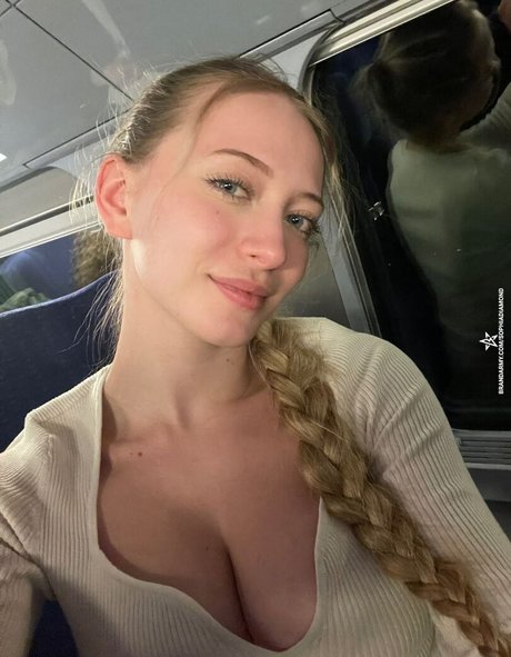 sophia ilysm Quick model image