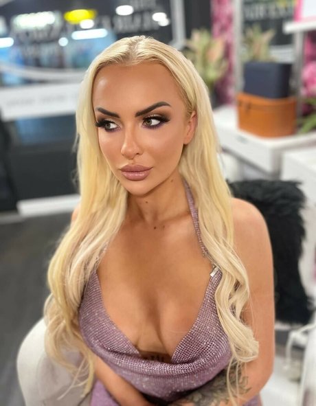 Nikita Reign porn model photo