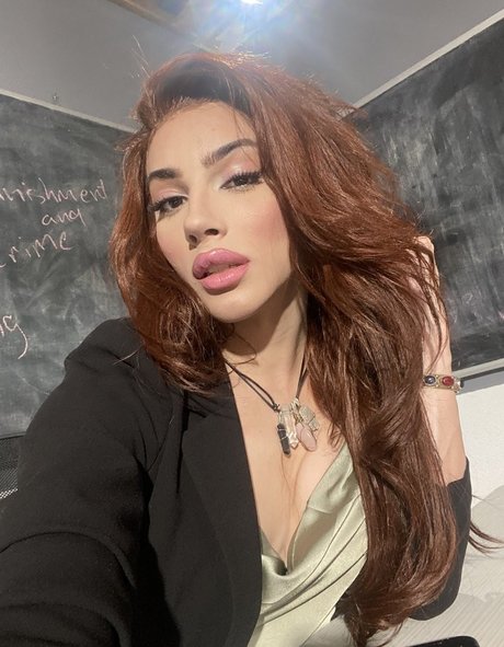 Ariel Demure best actress picture