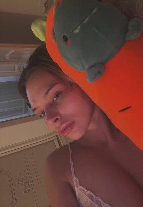 Mihalina Novakovskaya pornstar pretty gallery