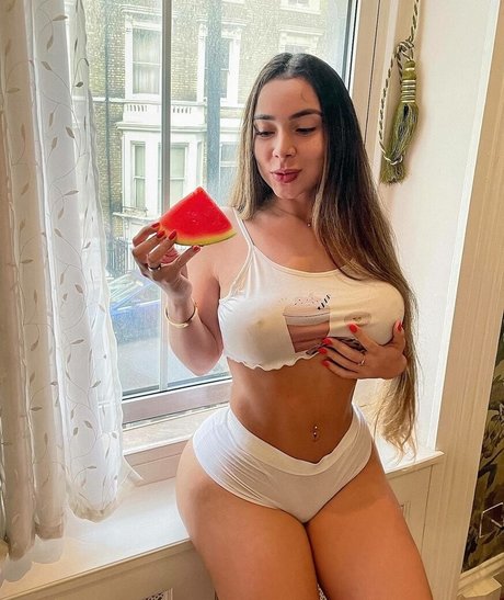 Ester Ana Quick model image