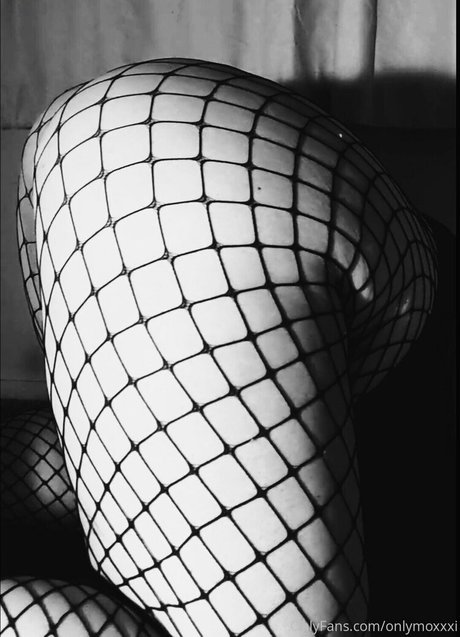 underyourdome model nude photos