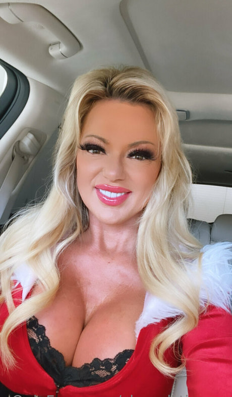 chanelstjames nude actress picture