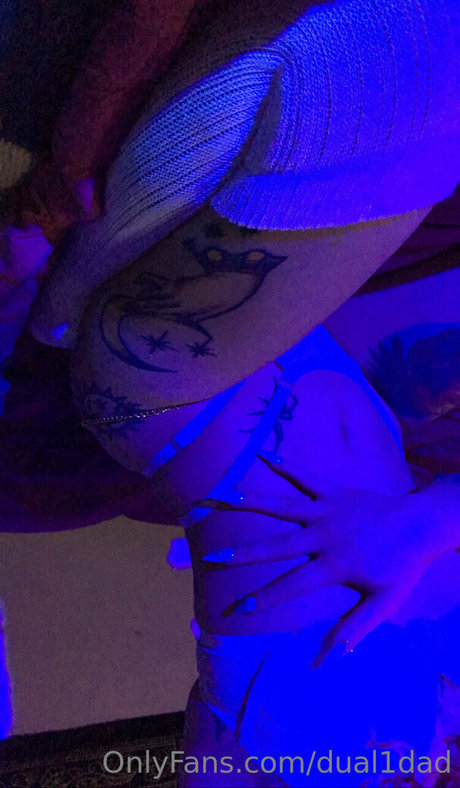 dual1dad pornographic model img