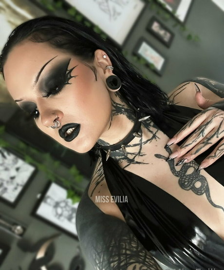 misseviliafree pornstar top pictures