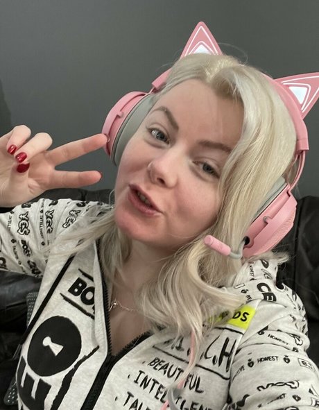 curvydanni xxx model photos