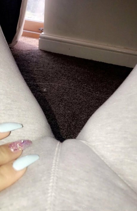 moreofscarlet star naked image