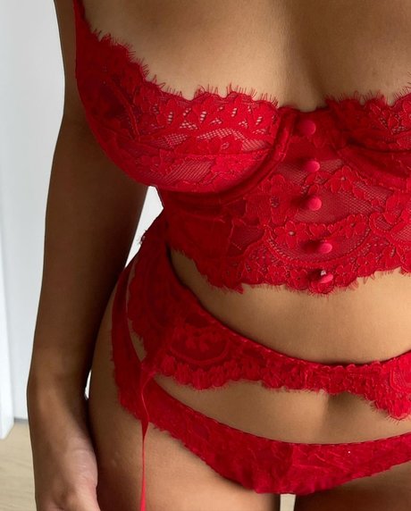 phoeyuibe nude model pics