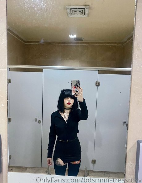 bdsmmistressroxy sexy model pictures