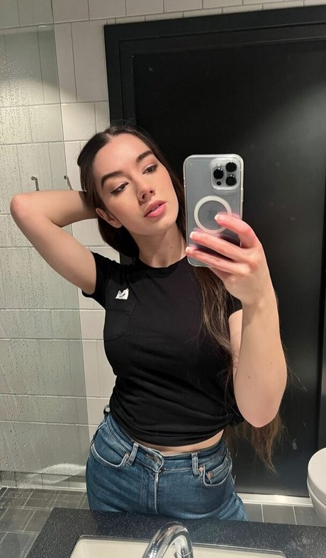 Miss Mikkaa pornstar top picture