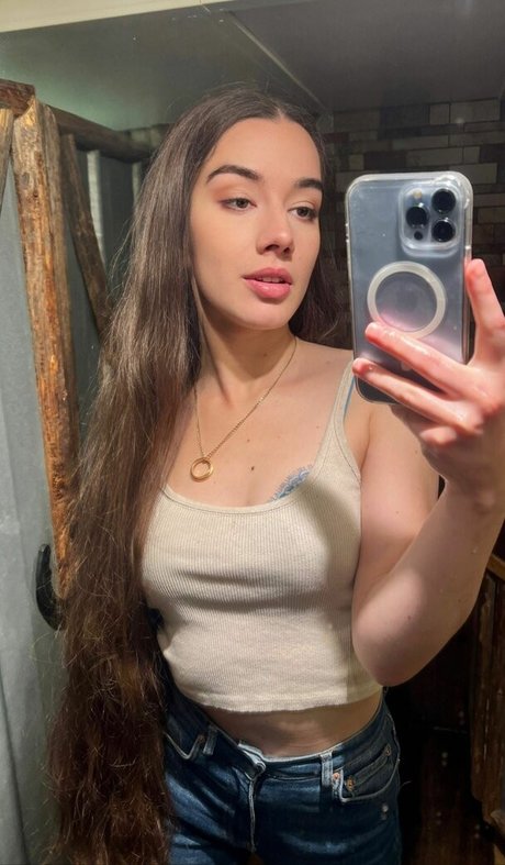 Miss Mikkaa nude model photos